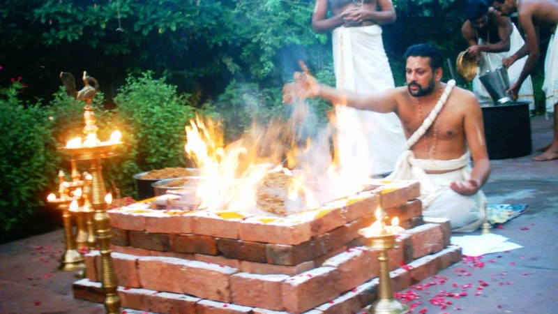 ऋग्वेद अग्नि सूक्त: यज्ञ की भौतिकी, सूक्ष्म ऊर्जा और परमाण्विक पर्यावरण शुद्धि